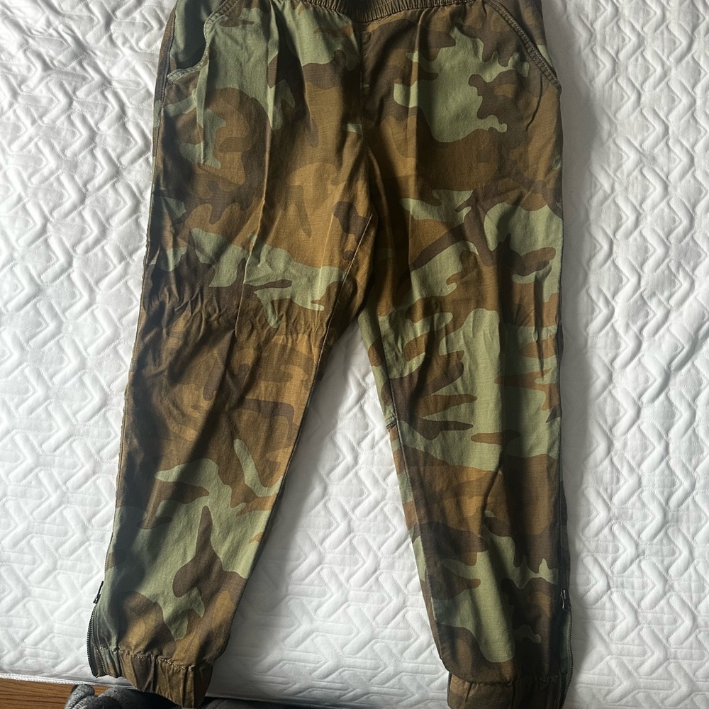 Levi's Green and Brown Camouflage Joggers